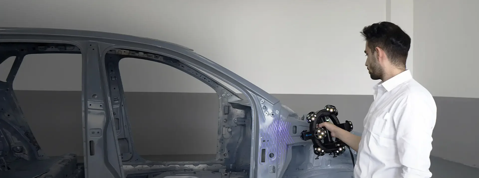 SCANOLOGY engineer scanning a vehicle body